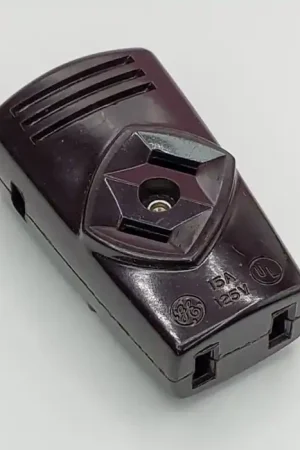 Modern General Electric - GE1711-1 - Connector, Power. Quick Clamp Triple Tap 15Amp 125V ZFemale.
