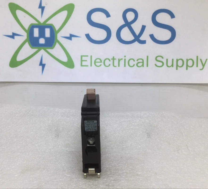 Secure Checkout Cutler Hammer CH120 20 Amp 1 Pole 120/240V Breaker - Metal Foot 1/2 Notch