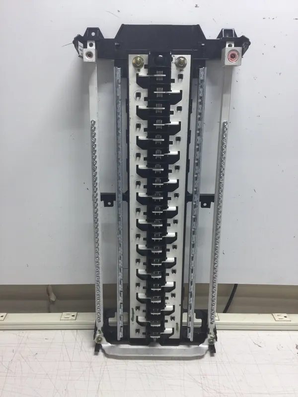 Viral GE General Electric TM4020C80K 200 Amp 40 Space/80 Circuit Indoor Load Center Guts Only 10" X 23"