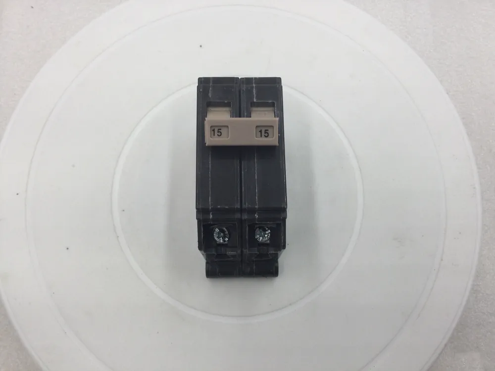 Limited Time Eaton Cutler Hammer CH215 15 Amp 2 Pole 120/240V Circuit Breaker - Plastic Foot