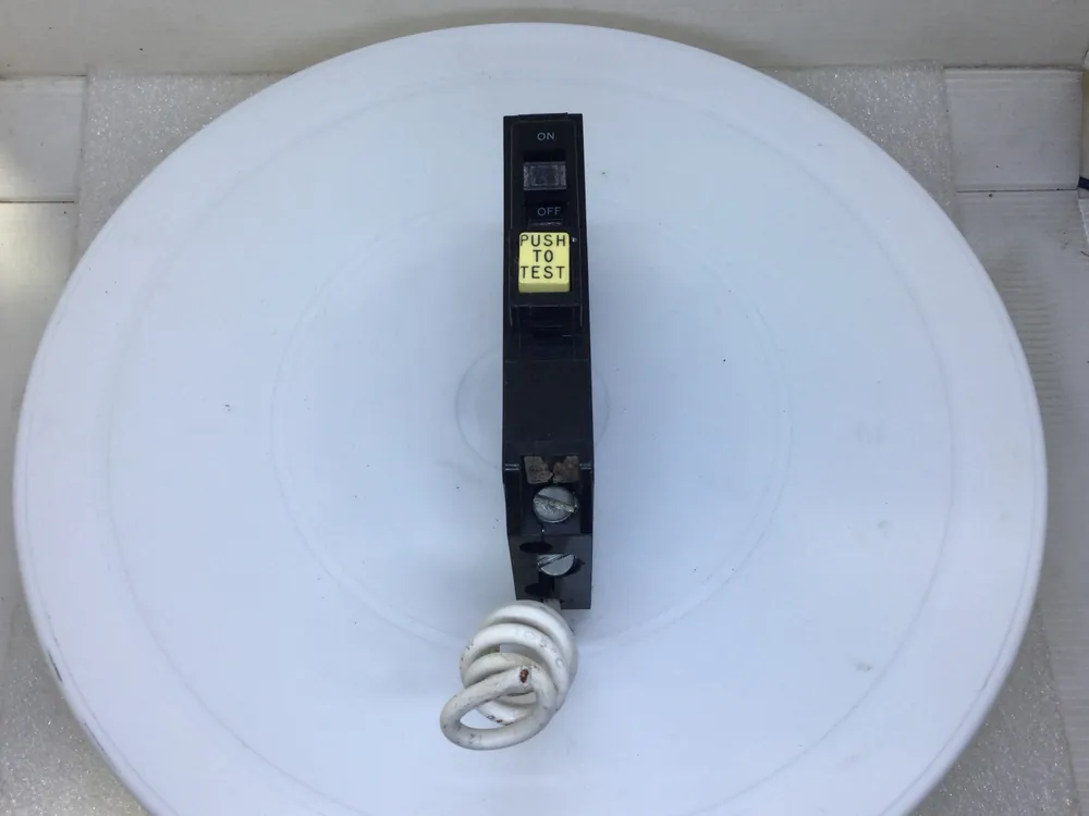 Modern Square D QO120GFI 20 Amp 1 Pole 120V Large Trip GFCI Circuit Breaker - Old Style