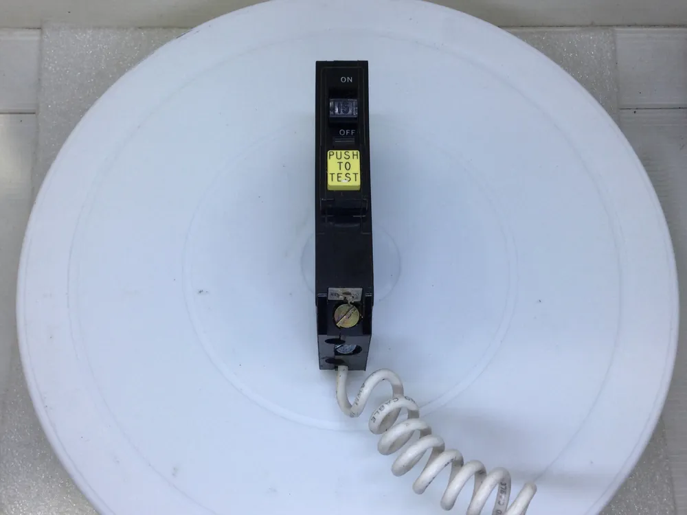 Clearance Square D QO115GFI 15 Amp 1 Pole 120V GFCI Circuit Breaker - Old Style