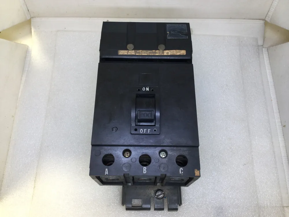 New Arrival Square D Q2-32200 200 Amp 3 Pole 240V Type Q2 Circuit Breaker