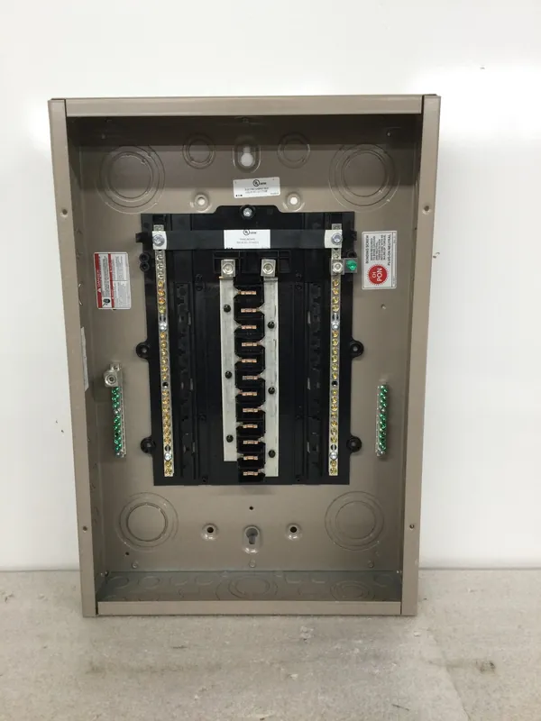 Eaton CHP24L125X2 Indoor Main Lug 125 Amp 120/240VAC 24 Space/48 Circuit 1 Phase/3 Wire Clearance