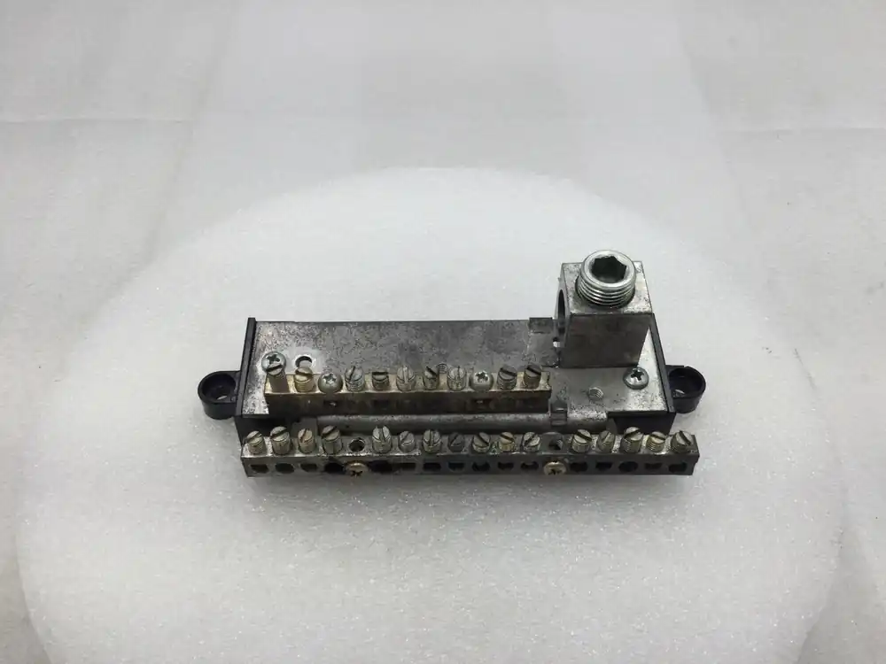 Square D 25 Position Isolated Neutral/Ground Bar with 300 MCM Neutral Lug Exclusive