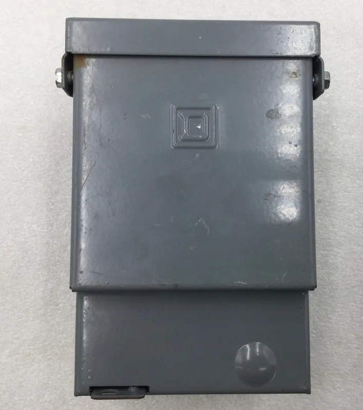 High Quality Square D QO200TR 60 Amp 120/240V Nema3R Disconnect Box 6 1/2" x 4 1/2"