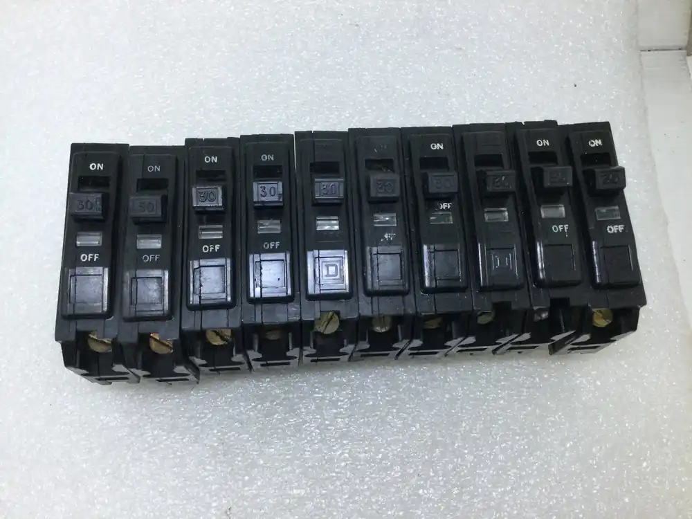 Lot of 10 - Square D QO130 30 Amp 1 Pole 120/240V Circuit Breaker - Black Face Sale