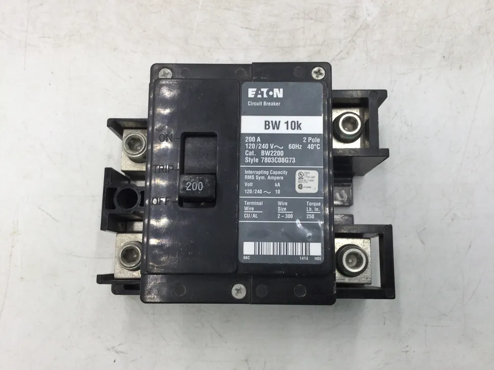 Eaton BW2200 200A 2P 120/240V Breaker w/Load Lug Conversion Kit - Cosmetic Flaw Discount