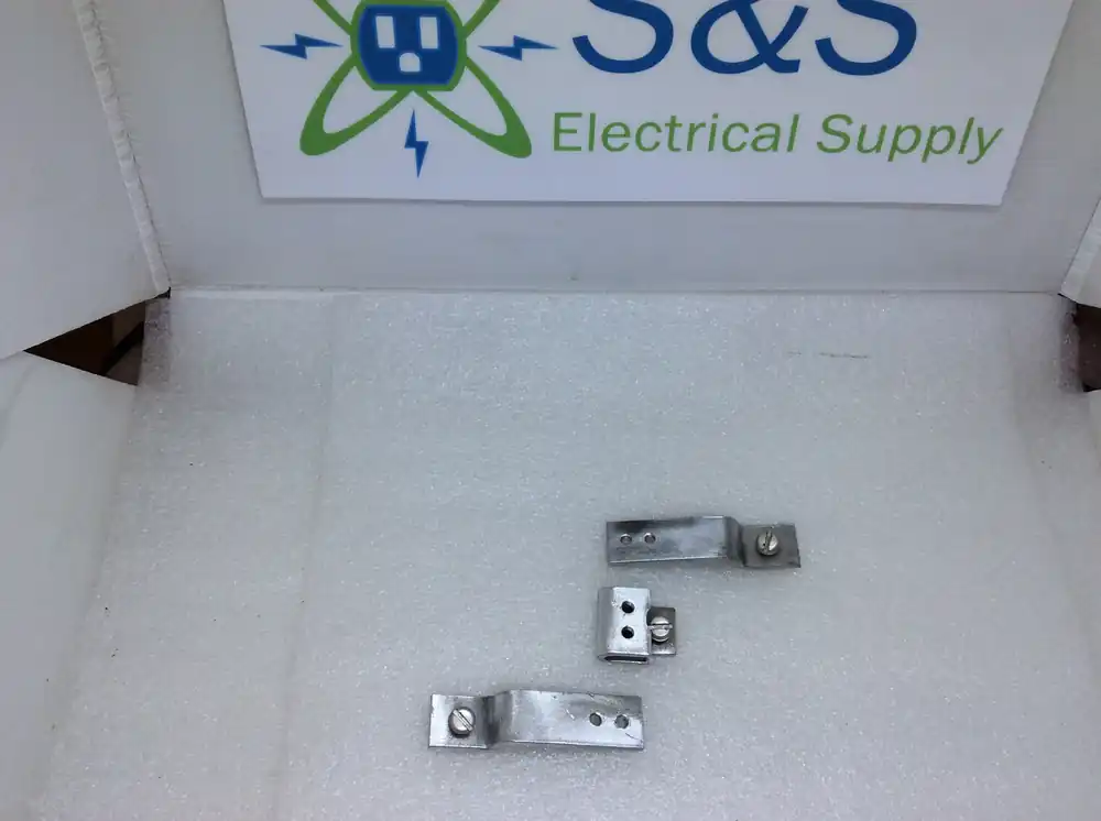 GE General Electric 911E347P3 Type THQB 3 Phase Mounting Hardware/Feet Don’t Miss Out