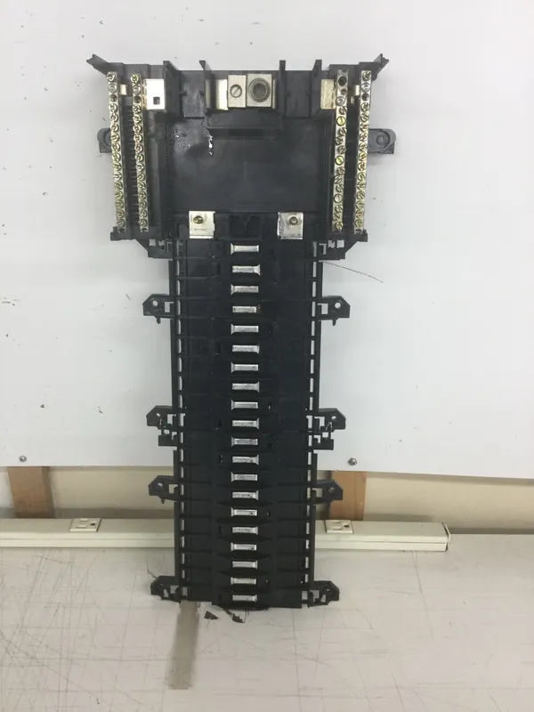 High Quality Square D QO140M200/K 20 Space/40 Circuit 200 Amp 240 VAC Main Load Center Guts Only 9" X 21"