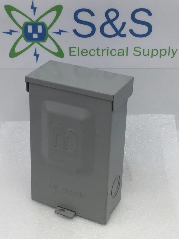 Milbank U3800 60 Amp 1 Phase 2 Wire 240V Non-Fused Enclosed Pullout Switch Exclusive