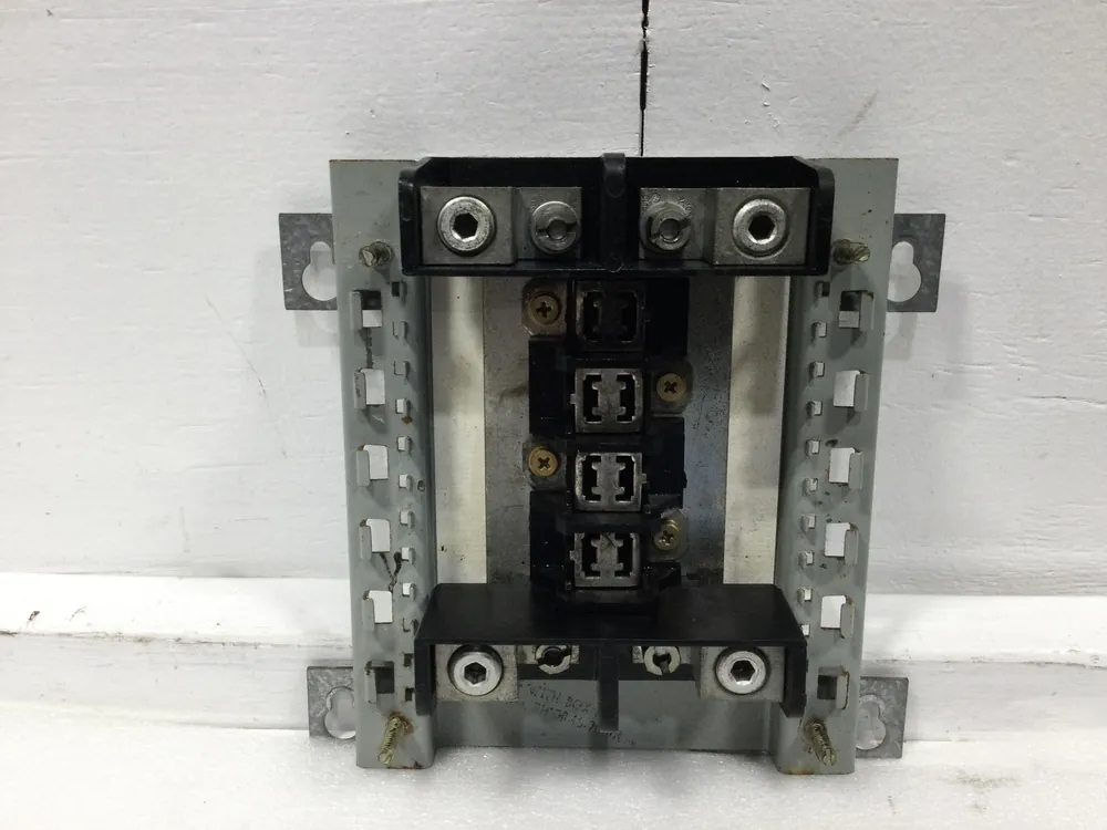 Affordable FPE RH108-16-200DL 150/200 Amp 4 Space 120/240 VAC Load Center Guts Only 9" X 9"