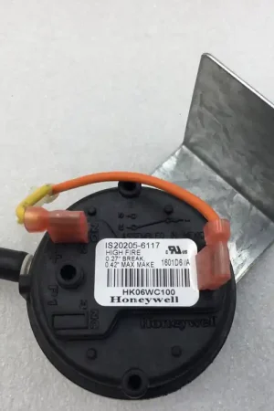 Last Chance Honeywell IS20205-6117 Air Pressure Switch HK06WC100