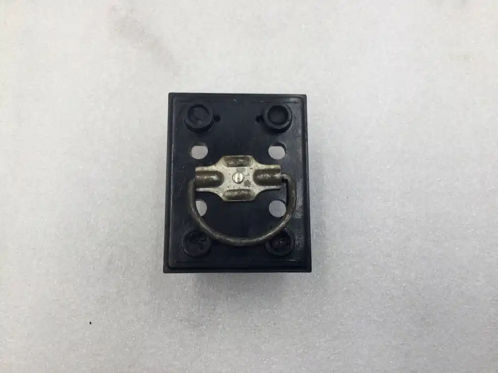 General Switch SP-60 60 Amp 2 Pole 120/240V Fuse Pullout Horizontal Slot Free Returns