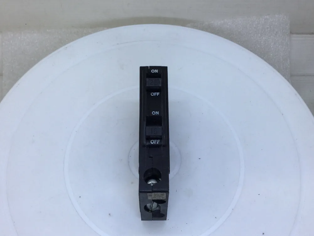 Bargain Square D QOT2015 20/15 Amp 1 Pole Tandem 120/240V Circuit Breaker - Clip On