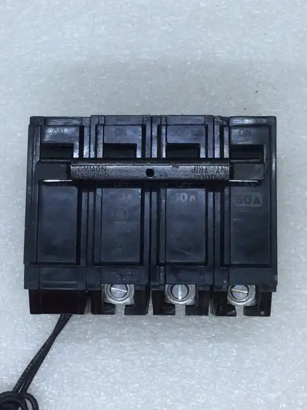 Grab Now GE THQB32060/TQSTA1 60 Amp 3 Pole 240V Circuit Breaker W/ Shunt Trip - Flaw
