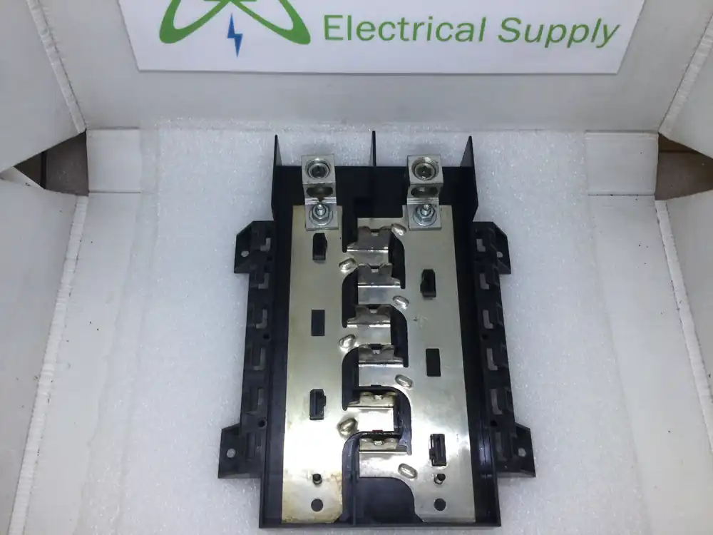 Siemens MC0816B1150TH 150 Amp 240 VAC Panel Guts Only 6-12 Space 7" X 9" Direct From Factory