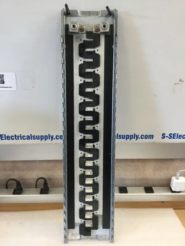 Super Sale Eaton/Classified 21 Space 42 Circuit 200A 120/240V Type CL Guts Only 6" X 25.5"