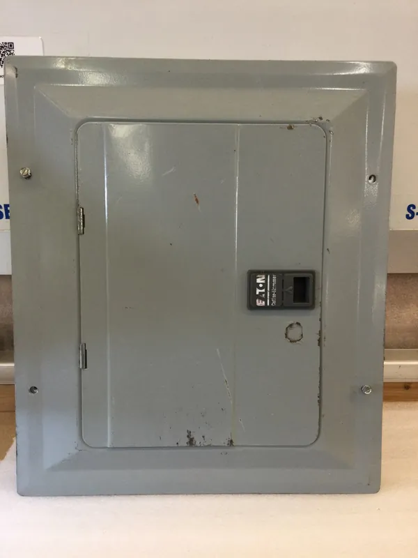Eaton/Cutler-Hammer BR Series BR1224L125 Nema1 12 Space/24 Circuit 125 Amp 120/240vac, Convertible: Main Breaker/Mlo Flash Sale