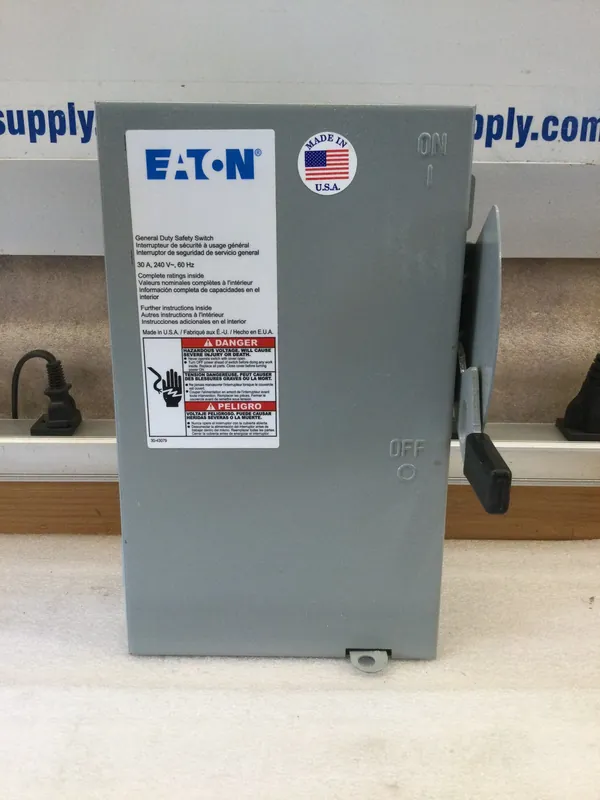 Eaton/Cutler-Hammer DG321NGB 3 Pole 30 Amp 120/240V Type 1 Fusible Safety Switch Popular