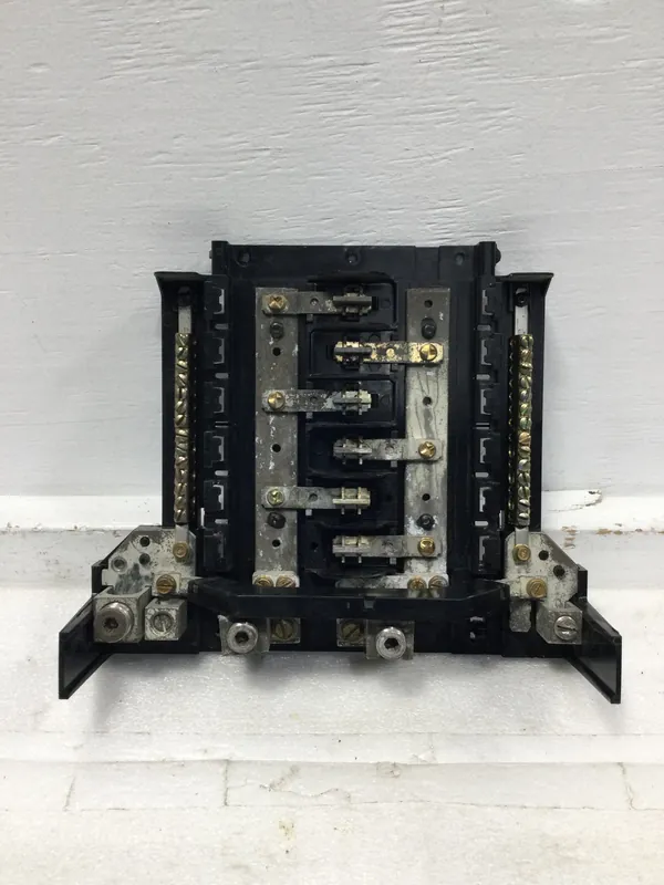 General Electric TLM1220R 200 Amp 12 Space 120/240V Guts Only 10" x 8 5/8" Budget