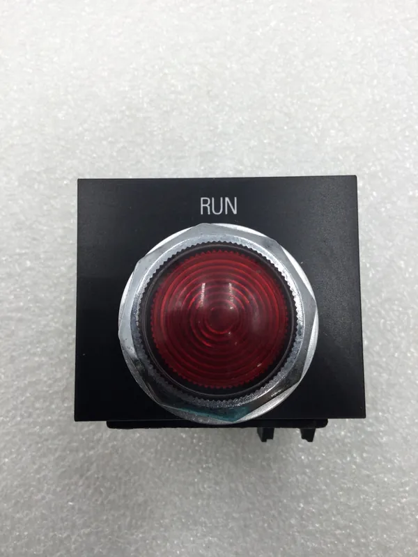 Brand New GE CR104PXG22 Oil Tight Indicator Light 120V 3W w/Red Lense & Run Face Plate