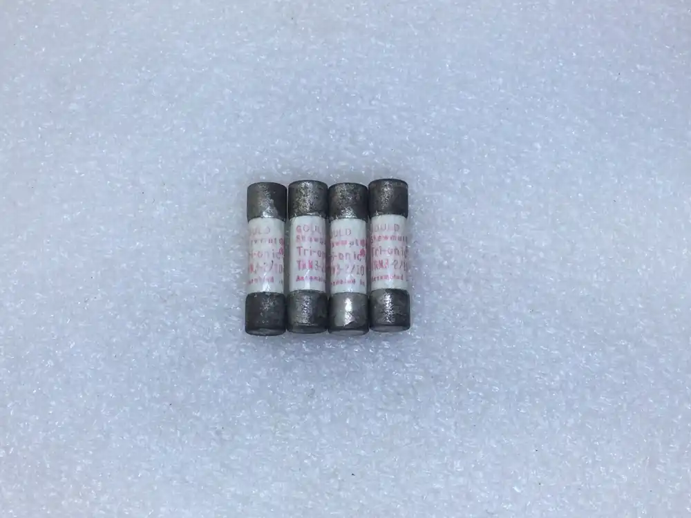 In Demand Gould/Shawmut Tri-Onic TRM-3-2/10 3.2 Amp 250V Time Delay Fuse - Lot of 4