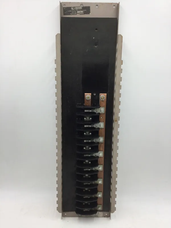 Eaton/Cutler-Hammer CH30JJM200/R 200 AMP 15 Space/30 Circuit Load Center Guts Only 6" X 22" Free Returns
