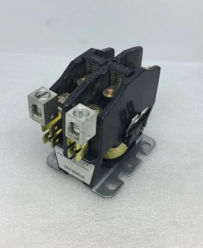 Siemens D70637.033 2 Pole Definite Purpose Contactor Coil - Cosmetic Flaw Top Rated