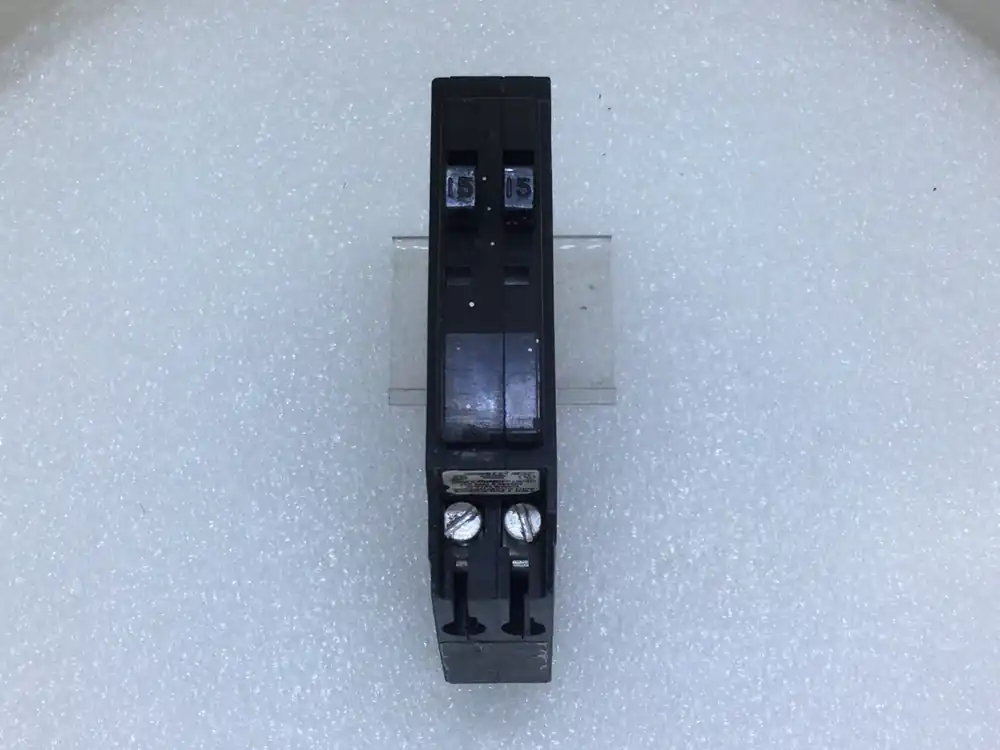 Secure Checkout Square D QOT1515 15 Amp 1 Pole 120/240V Breaker - New Style - Cosmetic Flaw
