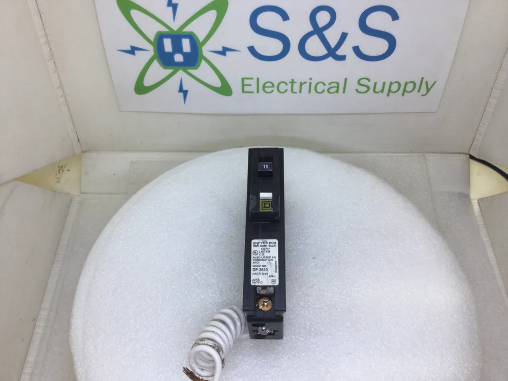 Top Pick Square D HOM115CAFI 15 Amp 1 Pole 120V Plug On Circuit Breaker - Cosmetic Flaw