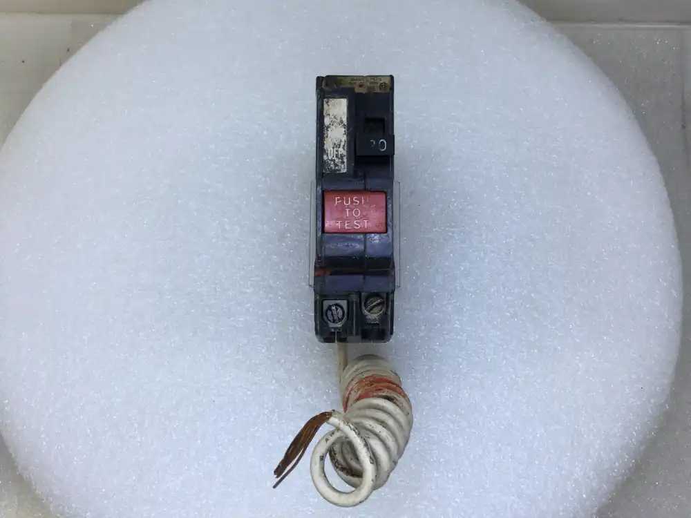 Trusted Brand GE THQB1120GF 20 Amp 2 Pole 120V GFI Circuit Breaker
