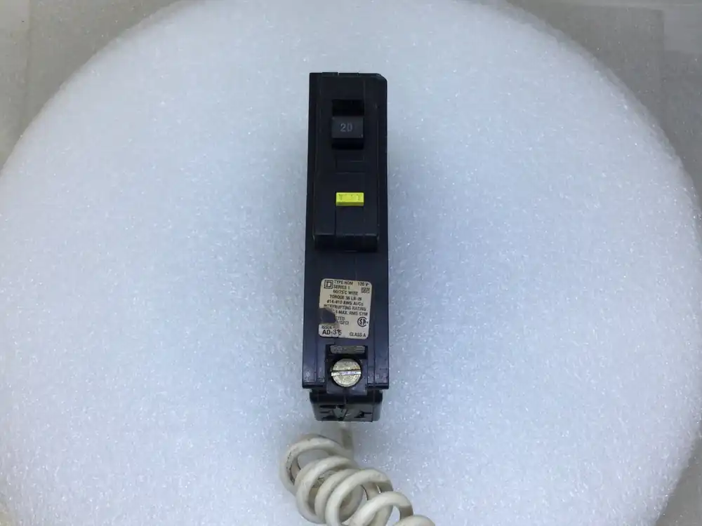 One Day Deal Square D/Homeline HOM120GFCI 20 Amp 1 Pole 120V Breaker w/GFCI - Cosmetic Flaw