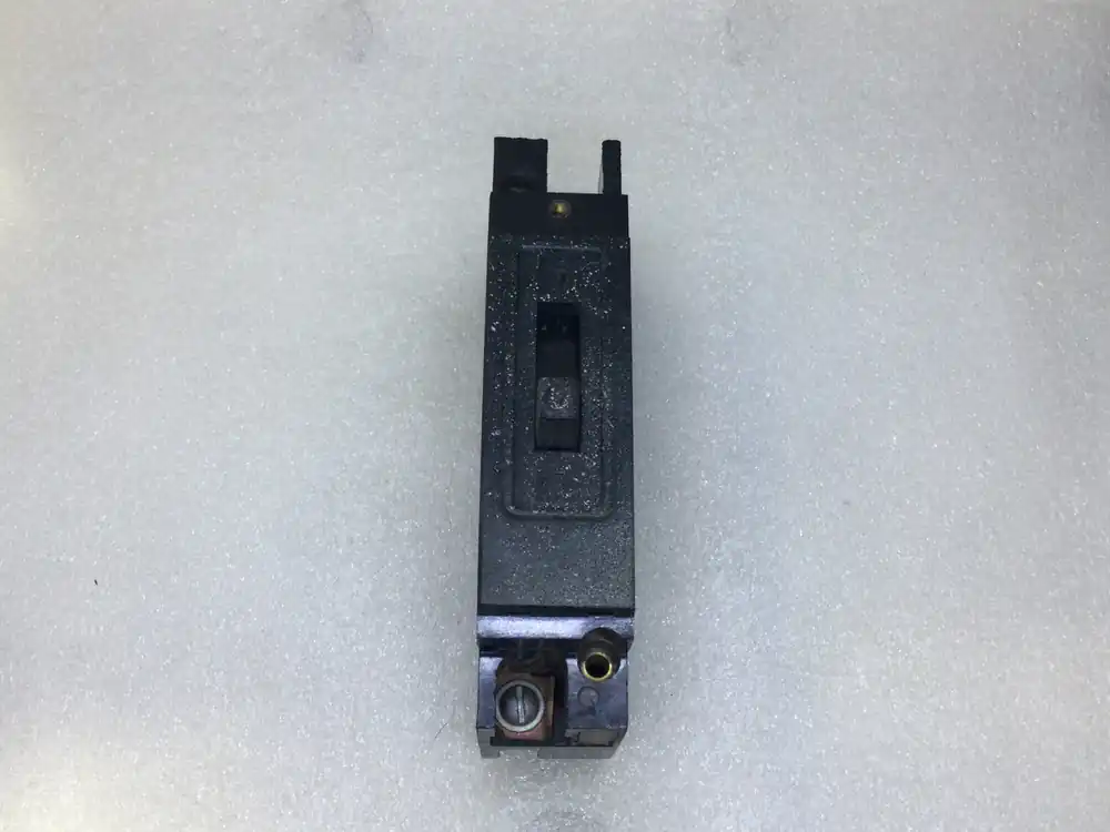 New Release Trumbull Electric AT11020 20 Amp 1 Pole 125V Circuit Breaker