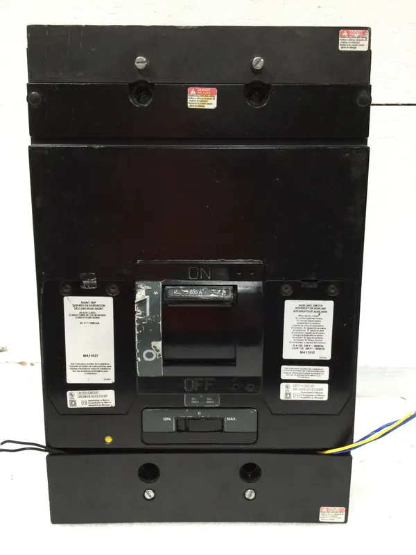 Square D MHF36800U 800 Amp 3 Pole 600V Breaker w/Shunt Trip & Aux Switch Price Cut