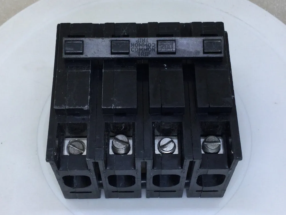 Same Day Shipping Square D HOM2200 200 Amp 4 Pole 120/240V Main Circuit Breaker - Cosmetic Flaw
