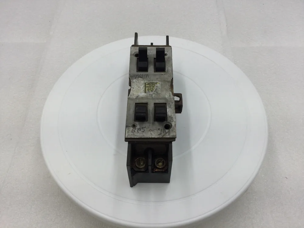 Bargain Trumbull Electric/Square-D Type MB 4 Pole 120V Multi-Breaker