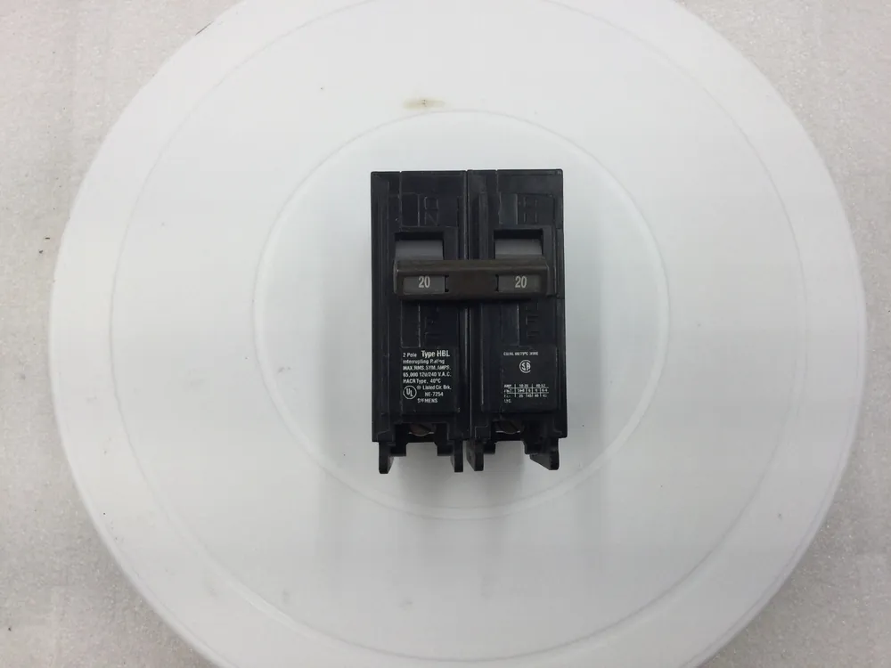 Fresh Stock Siemens B220HH 20 Amp 2 Pole 120/240V Type HBL Bolt On Circuit Breaker