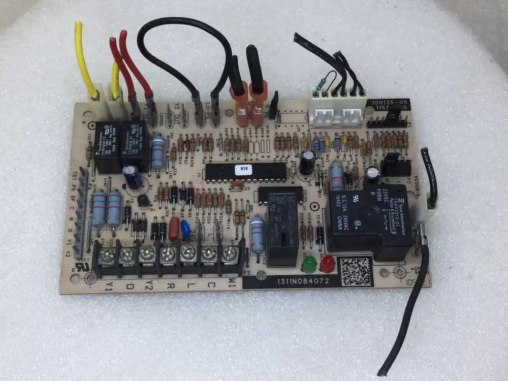 Holiday Sale Lennox 100135-05 1157-850 Defrost Control Board - Minor Corrosion