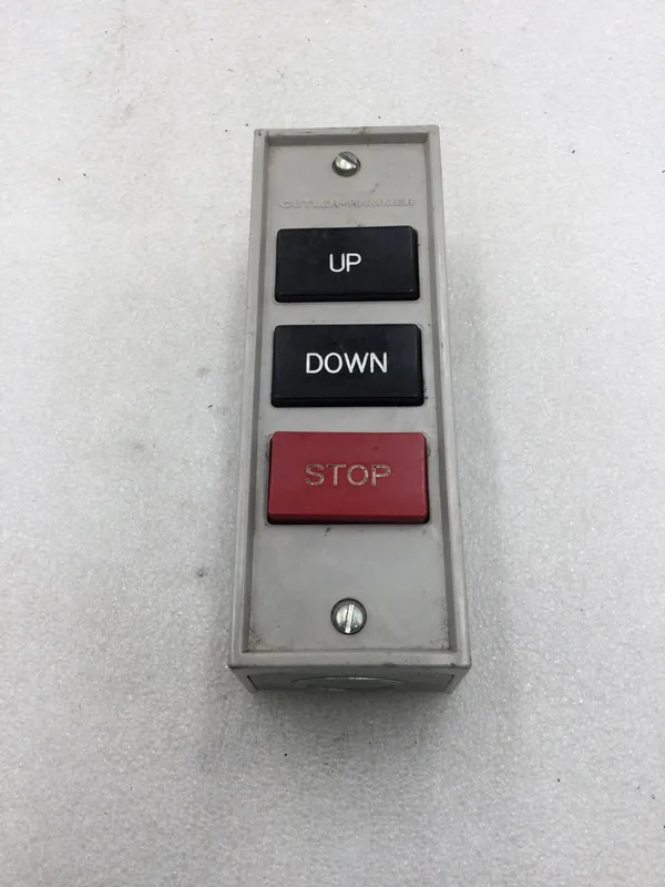 Cutler-Hammer 3 Position Heavy Duty Surface Mount Push Button Station Up/Down/Stop 600 VAC Max Discount