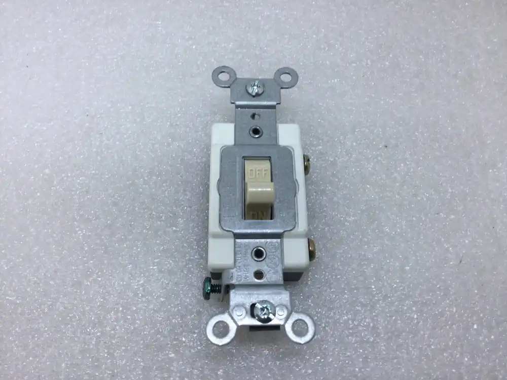 Limited Offer Levitron Cat. No. CS120-21 120-277V 20 Amp Single Pole Toggle Switch