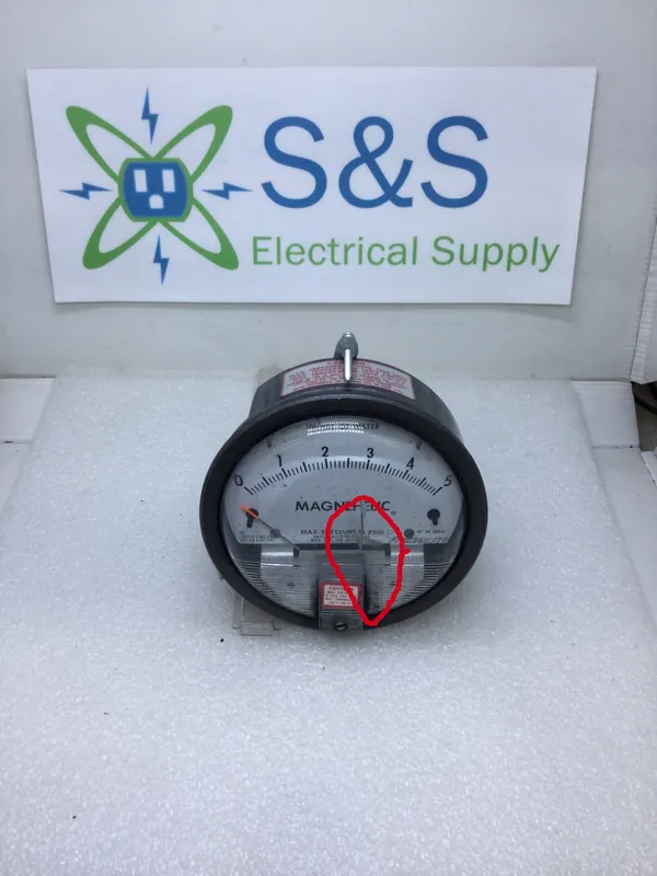 NOS Dwyer 2005C Magnehelic Differential Pressure Guage Type 0-5 WC Max 15 PSIG Secure Checkout