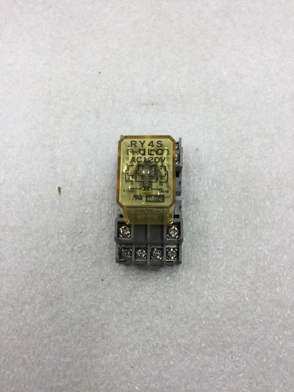 IDEC RY4S-UL 120 VAC Pilot Cube Relay with SY4S-05 Base Rated at 7 Amp and 300 VAC Limited Offer