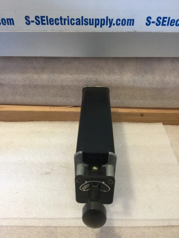 General Electric 12HEA61A233X2 48V/DC 5 Stage HEA Lockout Relay Free Delivery